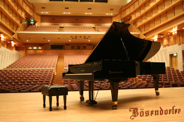 残りわずか！【8月】コンサートピアノオープンday　～大ホール舞台でピアノ演奏体験～